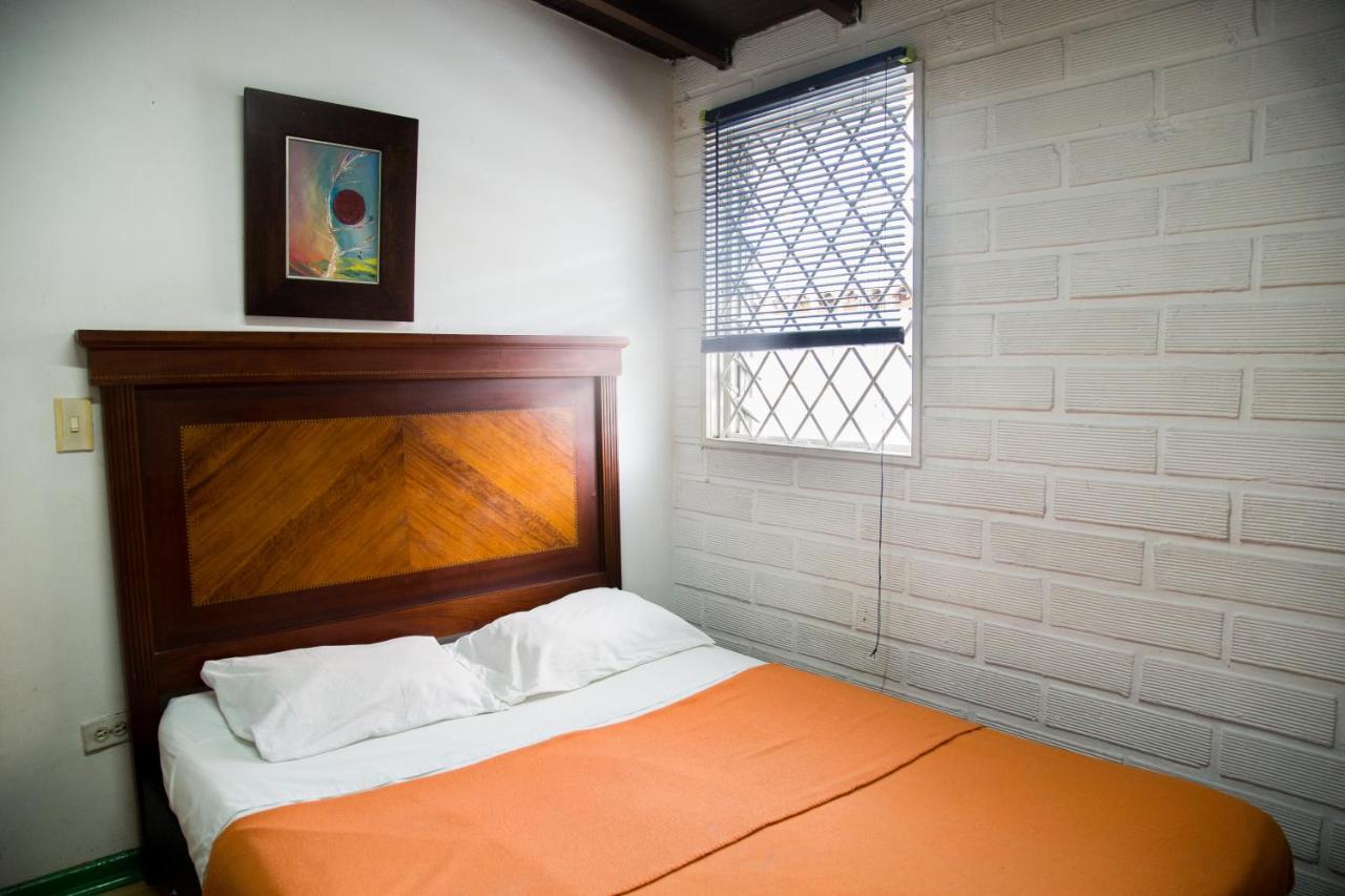 Hostel Spring City Medellín Buitenkant foto