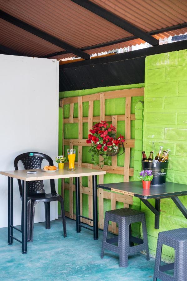 Hostel Spring City Medellín Buitenkant foto