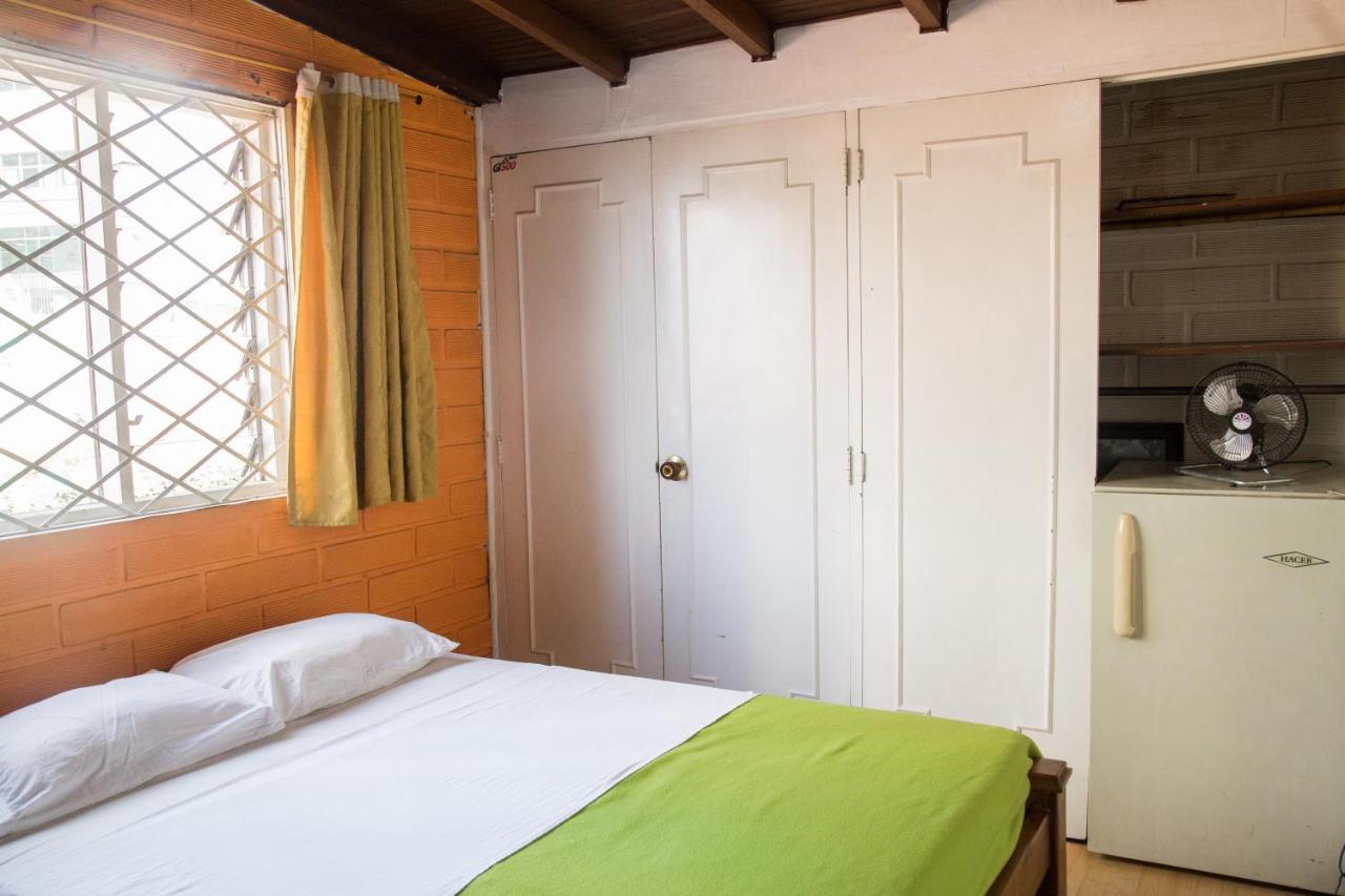 Hostel Spring City Medellín Buitenkant foto